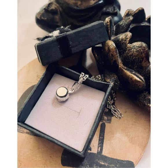 SILVER WHITE SAPPHIRE STONE NECKLACE - Picture 3 of 8